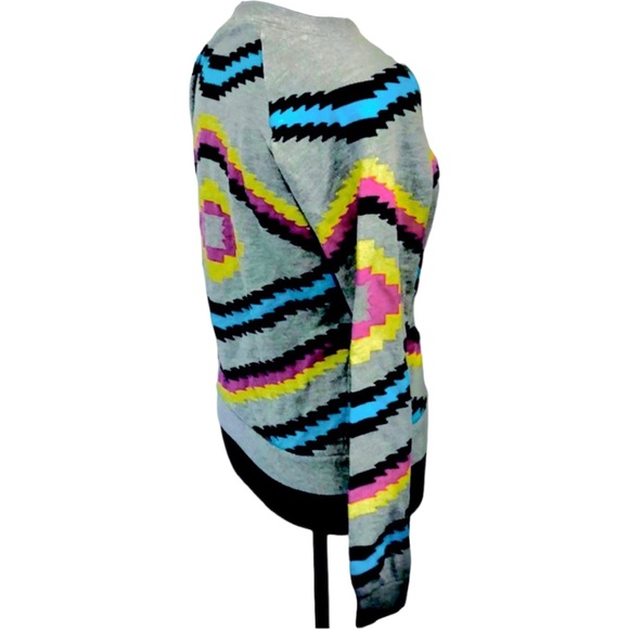 Forever 21 size medium cropped grey sweatshirt with colorful Aztec tribal design - Picture 3 of 16